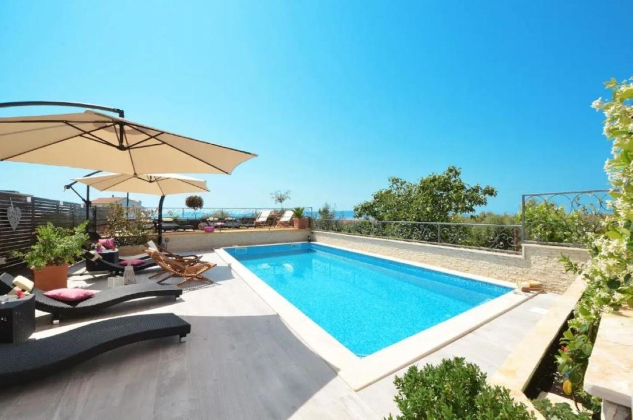Apartments Villa Golden View โตรกีร์ ภายนอก รูปภาพ