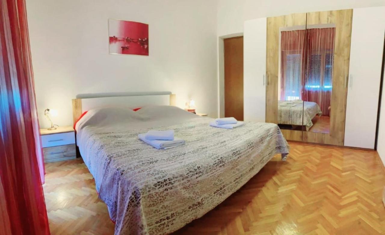 Apartments Villa Golden View โตรกีร์ ภายนอก รูปภาพ