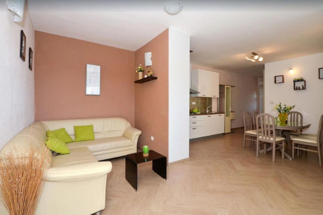 Apartments Villa Golden View โตรกีร์ ภายนอก รูปภาพ