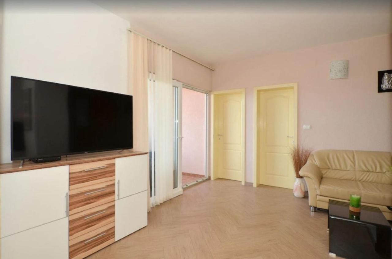 Apartments Villa Golden View โตรกีร์ ภายนอก รูปภาพ