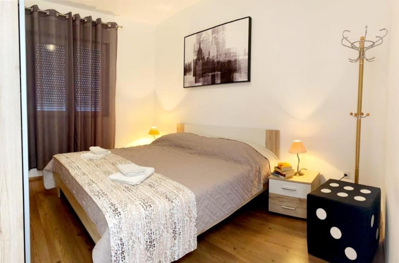 Apartments Villa Golden View โตรกีร์ ภายนอก รูปภาพ