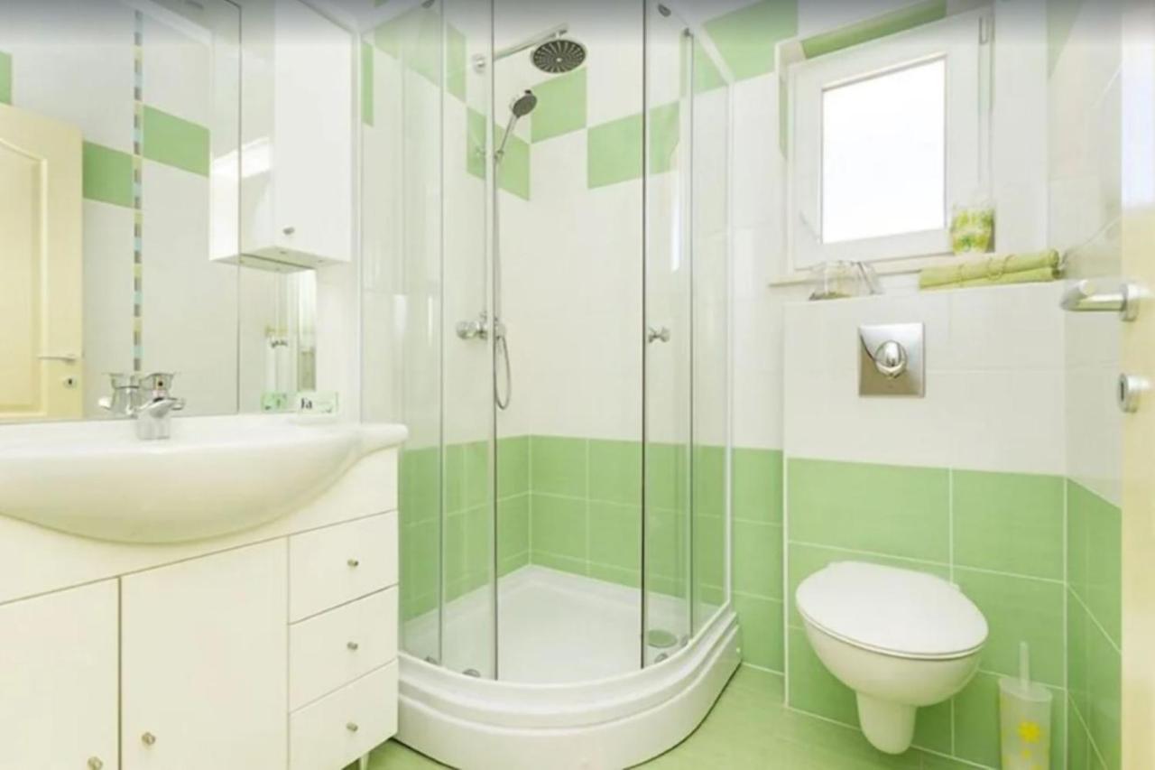 Apartments Villa Golden View โตรกีร์ ภายนอก รูปภาพ