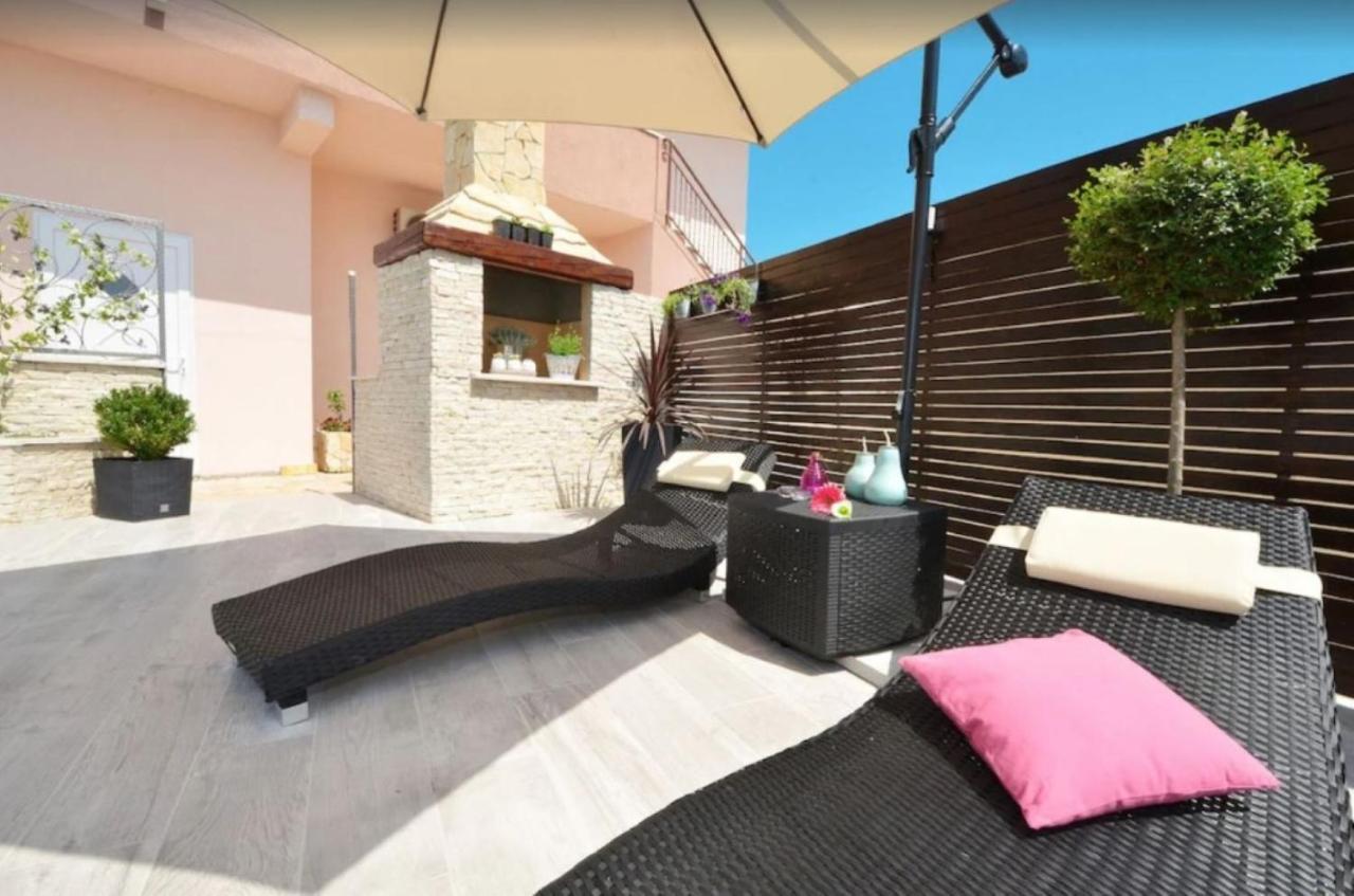 Apartments Villa Golden View โตรกีร์ ภายนอก รูปภาพ