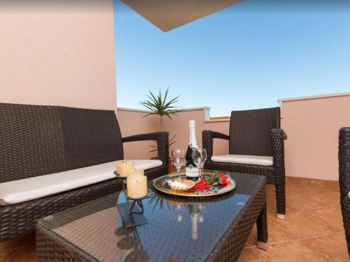 Apartments Villa Golden View โตรกีร์ ภายนอก รูปภาพ
