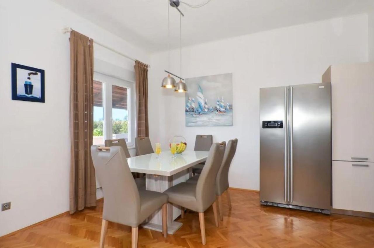 Apartments Villa Golden View โตรกีร์ ภายนอก รูปภาพ