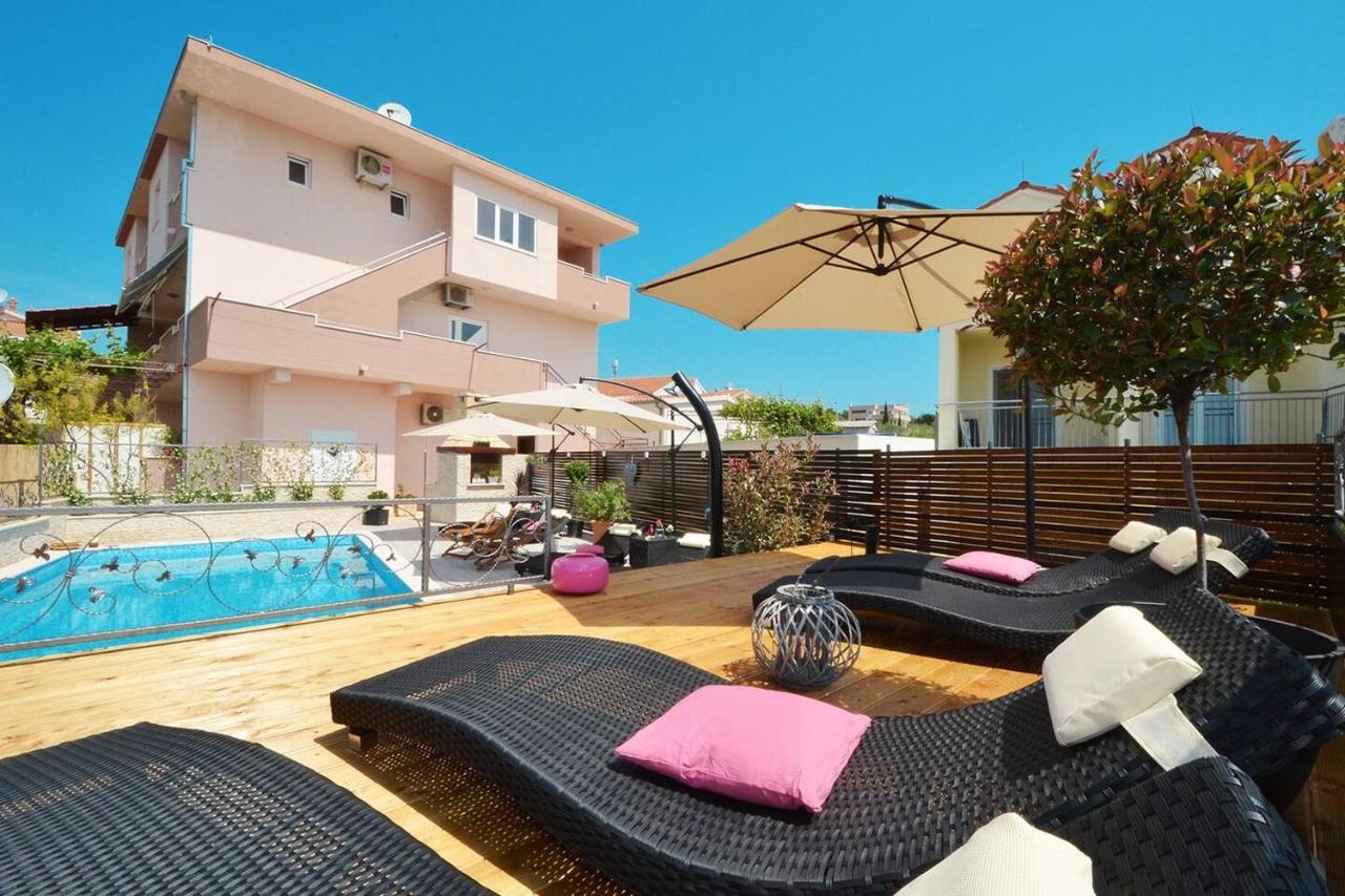 Apartments Villa Golden View โตรกีร์ ภายนอก รูปภาพ